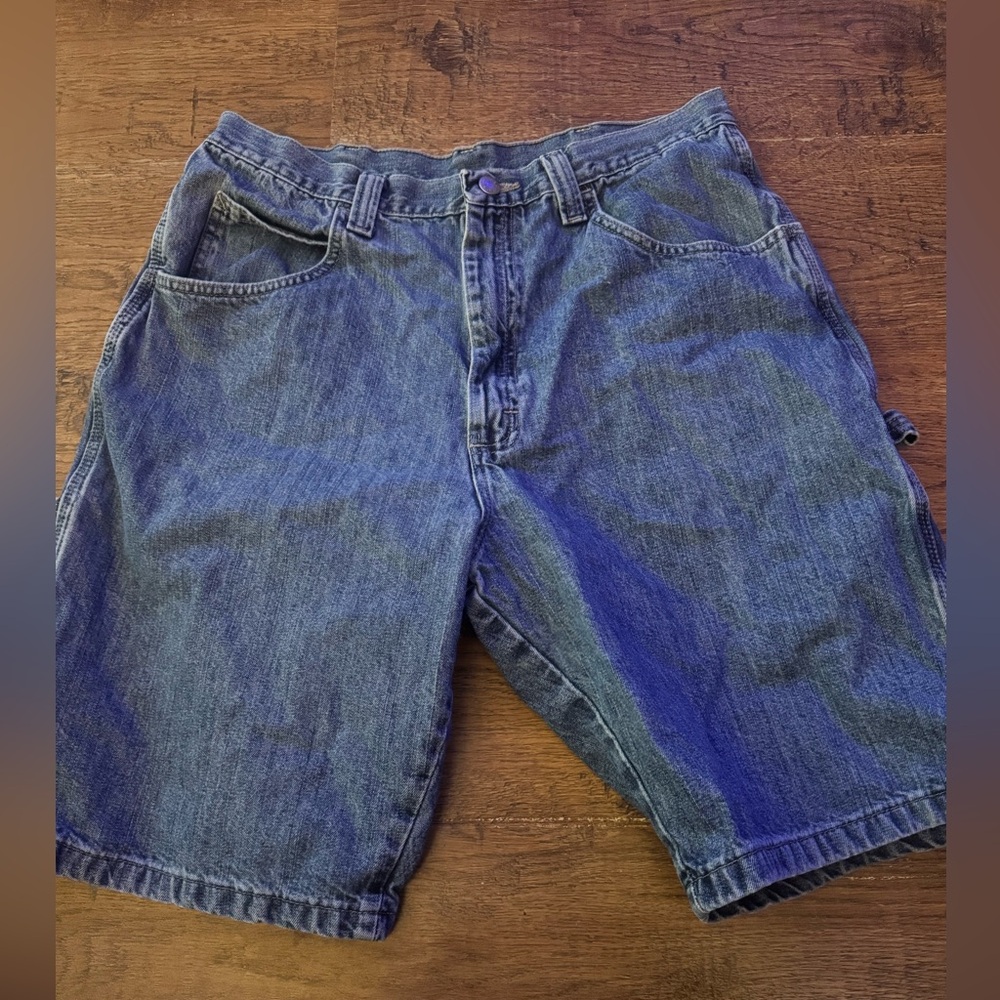 Men’s wrangler shorts 34